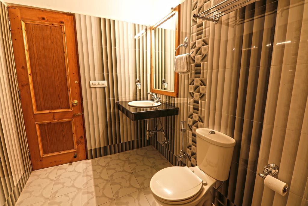 Hotel Prini Inn Manāli Esterno foto